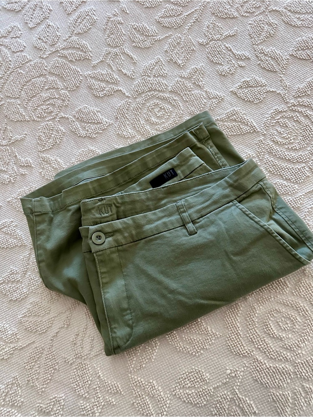 KUT Women’s Earthy Green Chino Trouser Shorts Flat Front Size 22W Regular Fit - Picture 4 of 7
